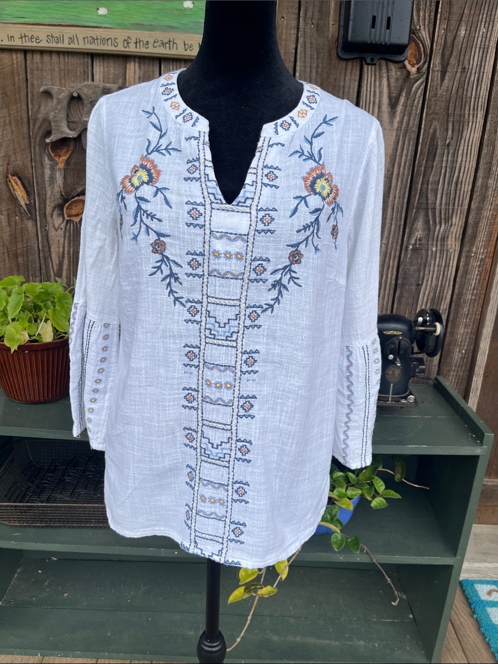 SMALL PEASANT TOP New Directions embroidered/ bell sleeves hippie vibe 2418